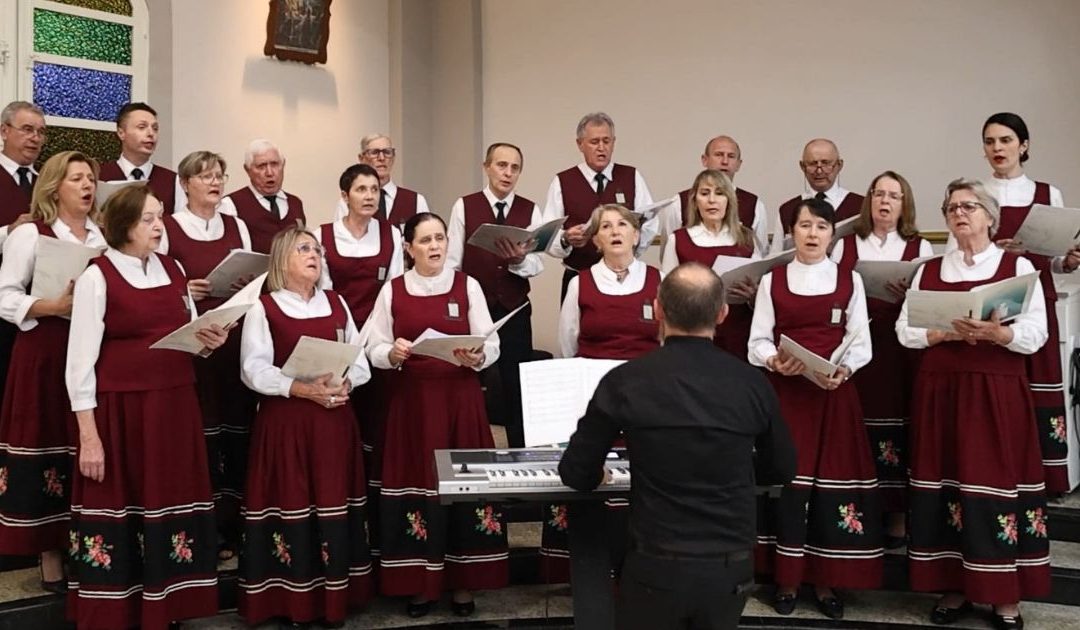 VIDEO – Il Coro Giuseppe Verdi, unico bergamasco al mondo, mantiene viva la tradizione musicale a Botuverá